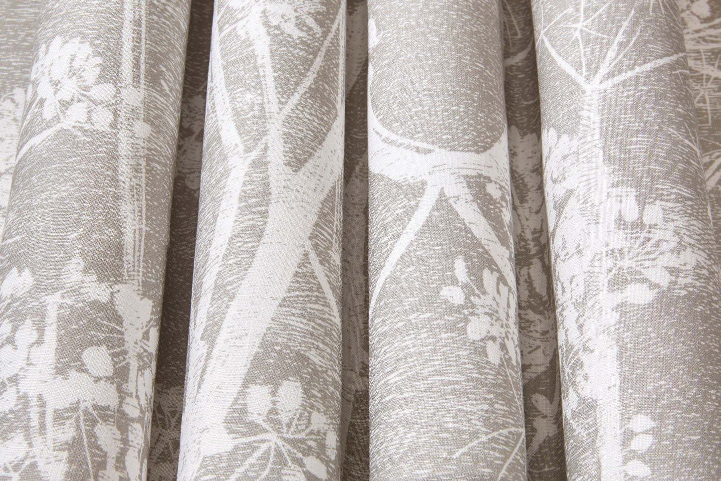 Cow Parsley Fabric F111/5019 By Cole & Son