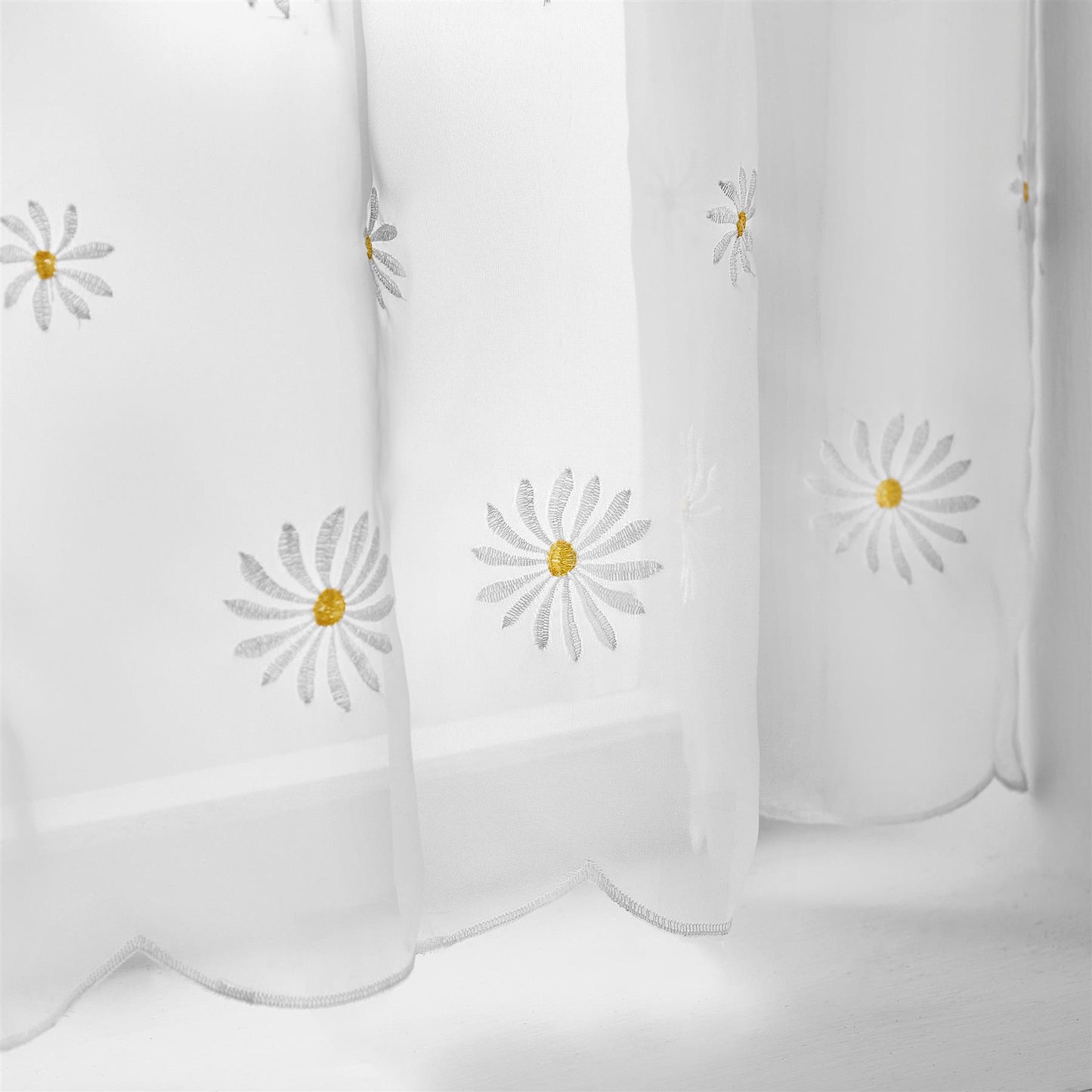 White/Multi Daisies cafe curtain panel